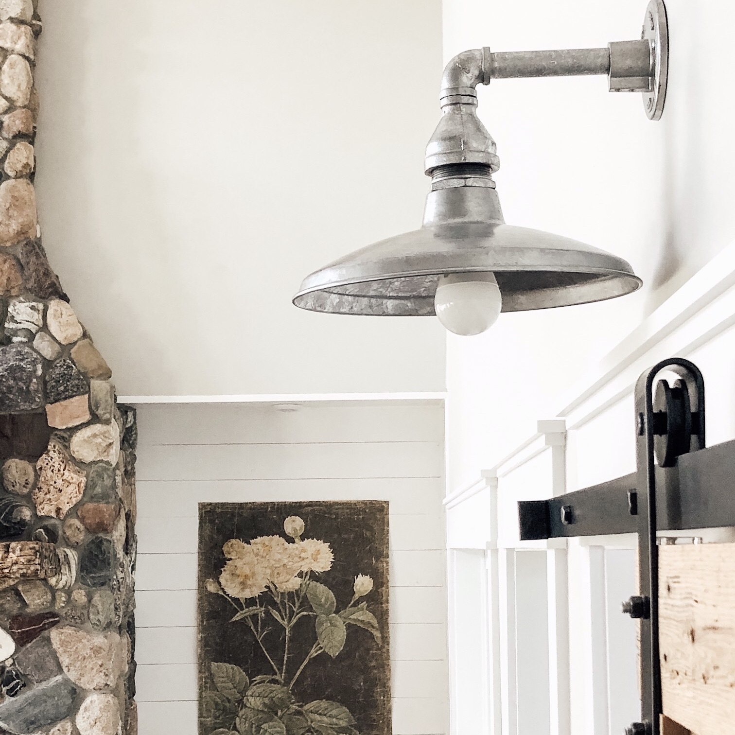 Marathon SoHo Wall Sconce | Photo Courtesy of Louise Swelstad (@balance_and_bisons)